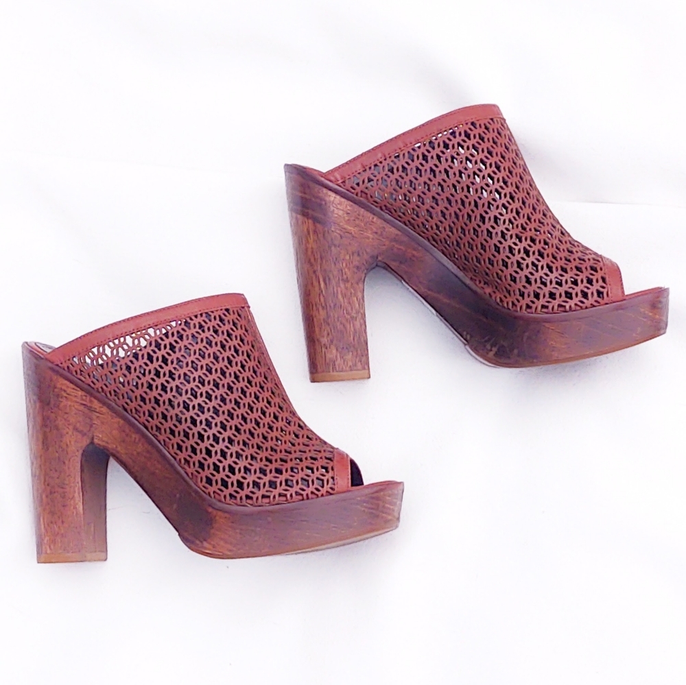 Pour La Victoire Sanya Woven Leather Platform Mules/Slides Size 6